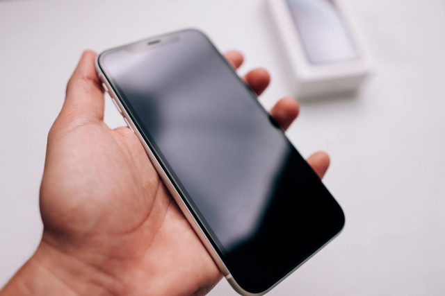 2026'da iOS vs Android: Yapay Zeka ve Güvenlik Savaşı