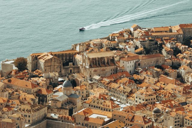 A King of the Seven Kingdoms: HBO'nun Yeni Game of Thrones Dizisi