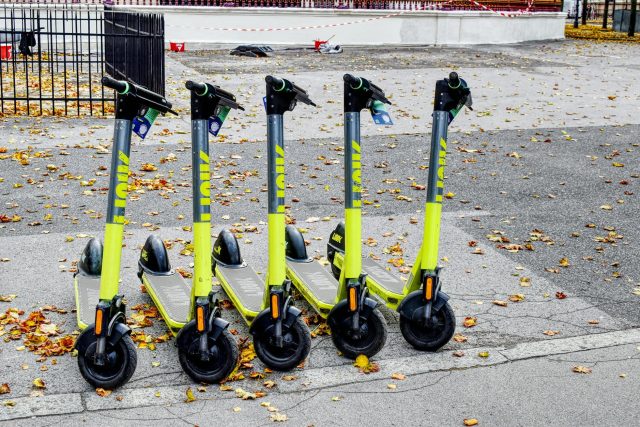 E-Scooter ve E-Bike Rehberi: 2026'da Elektrikli Ulaşımın Geleceği E-Scooter ve E-Bike Rehberi: 2026'da Elektrikli Ulaşımın Geleceği