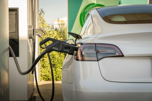 Tesla Nasıl Şarj Edilir? 2026 Yılında Elektrikli Araç Şarj Rehberi