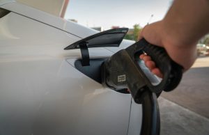 Tesla Şarj Rehberi: Elektrikli Aracınızı Doğru Şekilde Şarj Etmenin Yolları Tesla Şarj Rehberi: Elektrikli Aracınızı Doğru Şekilde Şarj Etmenin Yolları