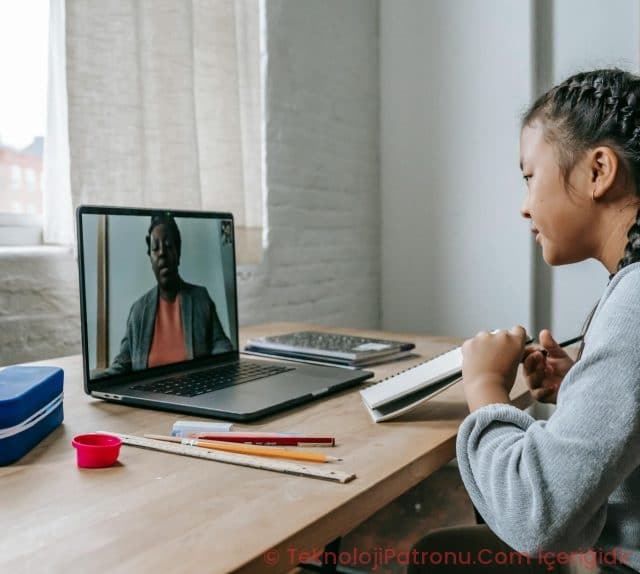 2026’da Eğitim Teknolojilerinde Yeni Dönem: Online vs Geleneksel